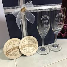 El que un matrimonio llegue a celebrar sus bodas de oro ya es todo un logro personal y d pareeja. Set De Copas Regalo Aniversario NÂº50 Bodas De Oro Altorrelieve Cl