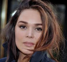 Lola Dewaere's Instagram, Twitter & Facebook