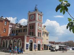 Die verwechslungskomödie entstand unter der regie von franz antel handlung. Ohne Krimi Geht Die Mimi Nie Ins Bett Town Clock Rovinj Reisebewertungen Tripadvisor