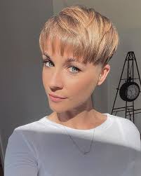The strands on the occipital and temporal parts are shorter than on top of the head. 30 Unique Pictures Of Pixie Cut Hairstyles New Short Hairstyles