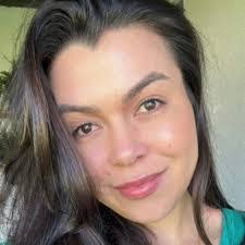 Caroline Pereira's Instagram, Twitter & Facebook