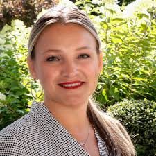 Welcome to Nicole D'Andrea, our new Executive Director at The Chelsea at  Shrewsbury. Nicole's passion for working with seniors goes back to her  pre-professional days when she volunteered at the senior community