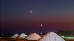 Saturne et jupiter, ainsi qu'une partie de la voie lactée. L Alignement Unique De Jupiter Et De Saturne Qui N A Pas Eu Lieu Depuis Le Moyen Age Bbc News Afrique