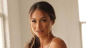 IFBB Champ Janet Layug in Two-Piece Workout Gear is "Butter Soft"