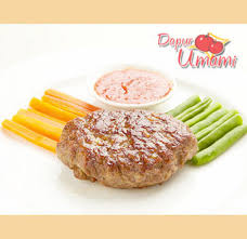 Memiliki rasa yang lezat, menu makanan steak biasa dijumpai di restoran, cafe, hingga hotel mewah. Resep Steak Daging Giling Dapur Umami