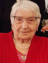 Lillian Dunbar's Instagram, Twitter & Facebook