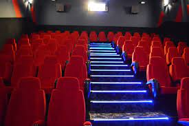 המרכז נגיש ברכב מכל הכיוונים. Cinema City La Piatra NeamÈ InvestiÈie De 5 Milioane De Euro