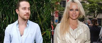 Vidéo — clara luciani proche de julien doré : Julien Dore Et Pamela Anderson Un Couple Improbable Sur Les Berges Du Lac Madame Figaro