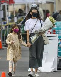 Mila reprezintă o valoare morală pozitivă, plină de rod. Ce Mari S Au Facut Copiii Lui Ashton Kutcher Si Mila Kunis Cum A Fost Surprinsa Familia La Un Targ De Primavara