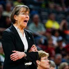 These are the di women's basketball coaches with the most career wins, led by stanford's tara vanderveer with 1,099. Tara Vanderveer Ties Pat Summitt S Record For Women S Basketball Wins Sports Illustrated