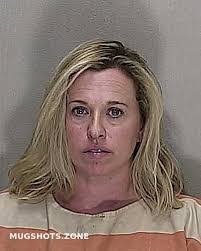 Elizabeth Lapierre's Instagram, Twitter & Facebook