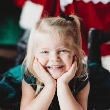 Only a few spots left🧑‍🎄🧑‍🎄🧑‍🎄 2022 Santa & Mrs. Claus Mini  Experience SANTA MINI SESSIONS with Deb Morris Photography Saturday  NOVEMBER 19th $250 + Tax Session fee includes : 10 edited digital