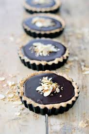 Des Amandes Effilees 10 Idees De Topping Original Pour Decorer Un Gateau Elle A Table Dessert Sans Gluten Mini Tarte Alimentation