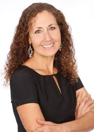 Leslie Chatham's Instagram, Twitter & Facebook