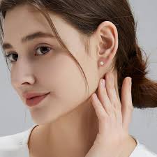 Amazon.com: KRKC 0.6-3ct Moissanite Stud Earrings, Lab Created Diamond Stud  Earring for Women, D Color VVS1 Clarity, S925 Sterling Silver,  Hypoallergenic,14K White Gold, Friction Back Earrings Jewelry Gifts for  Women Men: Clothing,