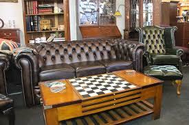 Es una pieza de altísima calidad en chesterfield madrid recuperamos esta herencia británica para llevar el mejor sofá chesterfield. Showroom