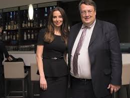 Пояснив, чому порошенко не відмовився від бізнесу в росії. Anton Gerashenko Estonskaya Sovetnica Ministra Ekonomiki Zajmetsya Reformoj Sfery Goszakupok V Ukraine Gordon