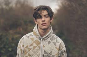 Louis Partridge Bio Wiki Net Worth Dating Age Height