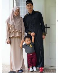 Pernikahan putra ustad arifin ilham, alvin faiz dan larissa chou pada 6 agustus 2016 lalu memang bikin heboh. Potret Romantis Alvin Dan Larissa Chou Setelah Hampir 3 Tahun Menikah