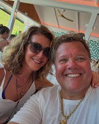 Sun burned skin, jaws sore from laughing, and hearts bursting with  love…what a week!!💕 (and happiest birthday to my sweetest hubs! I love you  @jimmyjohnliautaud ❤️) #friends #family #friendswhoarefamily