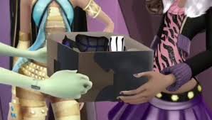 As joel realizes that there's nothing left for him underground, he decides against all logic to venture out to aimee, despite all the dangerous monsters that stand in his way. Monster High Why Do Ghouls Fall In Love Video Dailymotion
