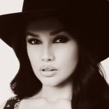 Letícia Corrêa🌸 (@lettiprince)