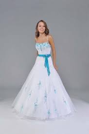 Wedding Dress I D Like To Find A White And Turquiose One If Turquiose Is A The Turquoise Wedding Dresses Teal Quinceanera Dresses Turquoise Bridesmaid Dresses