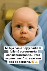 Mi hija nació hoy. Mientras sostenía ese pequeño paquete envuelto de blanco  en mis brazos, el mundo allá afuera seguía deslizando la pantalla. Publiqué  su foto con el corazón acelerado, esperando el