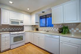 Beige Quartz Top For Kitchen Counter Beige Kitchen White Shaker Kitchen Shaker Kitchen Cabinets