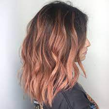 Rose Gold Highlights Bend And Reflect All The Beautiful Spring Daylight We Re About To Have Peach Hair Hair Color Pink Hair Color Rose Gold