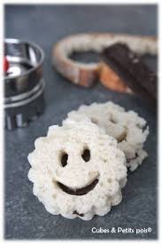 Pour Le Gouter De Bebe Petit Smiley Au Chocolat Food Humor Edible Food Food