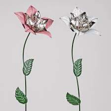 Maybe you would like to learn more about one of these? 2er Set Gartenstecker Lilien H 120cm Weiss Kaufland De