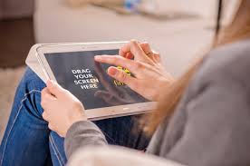 Drag Your Screen On Samsung Galaxy Tab Free Psd Digital Design Mockup Business Mobile Android Samsunggalaxytab4 Woman Ressources