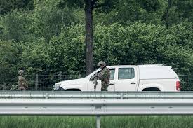 Volgens het belang van limburg gaat het om jürgen conings. Parket Sluit Piste Van Nationaal Park Voorlopig Af Hoe Meer Tijd Er Verstrijkt Hoe Meer We Rekening Moeten Houden Met Mogelijkheid Dat Conings Niet Meer Leeft Klopjacht Op Jurgen Conings