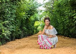 حصل على شهادة البكالوريوس في الهندسة تخصص اتصالات عام 1969، كما حصل على شهادة دبلوم معهد ليوناردو دافينشي (القاهرة) تخصص ديكور. ØªÙ‚Ø§Ø±ÙŠØ± Ø²ÙˆØ§Ø¬ Ù…Ø­Ù…Ø¯ Ø­Ù„Ø§ÙˆØ© Ù…Ù† Ø±ÙŠÙ‡Ø§Ù… Ø­Ø¬Ø§Ø¬ ÙˆØ§Ù„Ù…Ù…Ø«Ù„Ø© ØªØ±ÙØ¶ Ø§Ù„ØªØ¹Ù„ÙŠÙ‚ Ø®Ø¨Ø± ÙÙŠ Ø§Ù„ÙÙ†