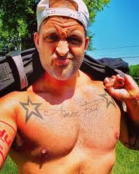 Seth Knapp (@iamsethknapp)