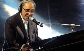 Franco battiato, all'anagrafe francesco battiato (ionia, 23 marzo 1945), è un cantautore, compositore, musicista, regista e pittore italiano. P8zskyitpwbrim