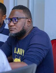 Mwen fèt Site Solèy, Sou Ray (Bas Boston). Mwen fè Preskolè rive 9e AF nan  Solèy 4, Centre Thèrèse d'Avila. Mwen fè 3e Segondè rive Reto nan Collège  Mixte Salnave Jean, Rue