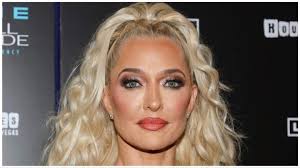RHOBH Star Talks Comportamiento de la temporada 13 de Erika Jayne: Tenía  una Lobotomía