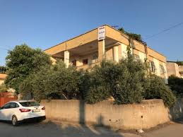 Osmani̇ye raufbey mahallesi, merkezi noktada, 3+1 ve 4+1 içerisinde lüx birinci sınıf malzeme kullanılmış, herşeyi ile eksiksiz kullanıma hazır daireler. Osmaniye De Satilik Mustakil Ev Osmaniye Tokur Gayrimenkul