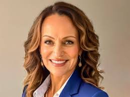 Dee Maher's Instagram, Twitter & Facebook