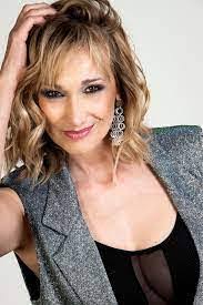 Cari Cohen's Instagram, Twitter & Facebook