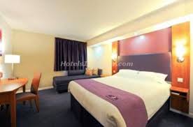 Cet établissement hôtelier de 3 étoiles propose des chambres spacieuses et confortables, dans un décor lumineux, associé à un style contemporain. Premier Inn Edinburgh City Centre Haymarket