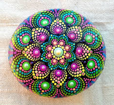 While they may look impressive, these beautiful ladybug mandalas are easy to paint on rocks. 4 Mandala Rock Painting Tutorials And Ideas Guide Patterns