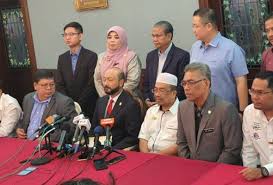 Mediarakyat.посмотреть клип и скачать бесплатно mukhriz mahathir sidang media bersama exco. Pentadbiran Kerajaan Negeri Kedah Kekal Mukhriz Astro Awani