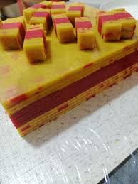 Buat penggemar kek coklat di luar sana, anda mungkin sudah bosan dengan kek coklat biasa yang anda selalu buat di rumah. Borneo Cake Walk Home Facebook
