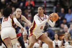USC's Mariya and Minyon Moore are making the most of their one season  together