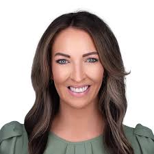 Kim Strout's Instagram, Twitter & Facebook