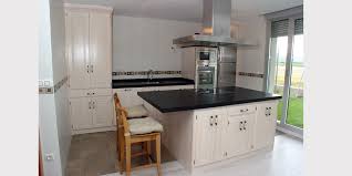¿no sabes cómo organizar tu cocina? Nuevas Cocinas De Diseno En Pino Macizo Acabados Madera O Blancas