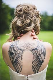Kalau kita ngomongin tato sayap yang paling populer tentunya adalah gambar sayap malaikat di punggung karena banyak sekali penggemar tattoo. 8 Wanita Bertato Ideas Tattoos Beautiful Tattoos Collar Bone Tattoo